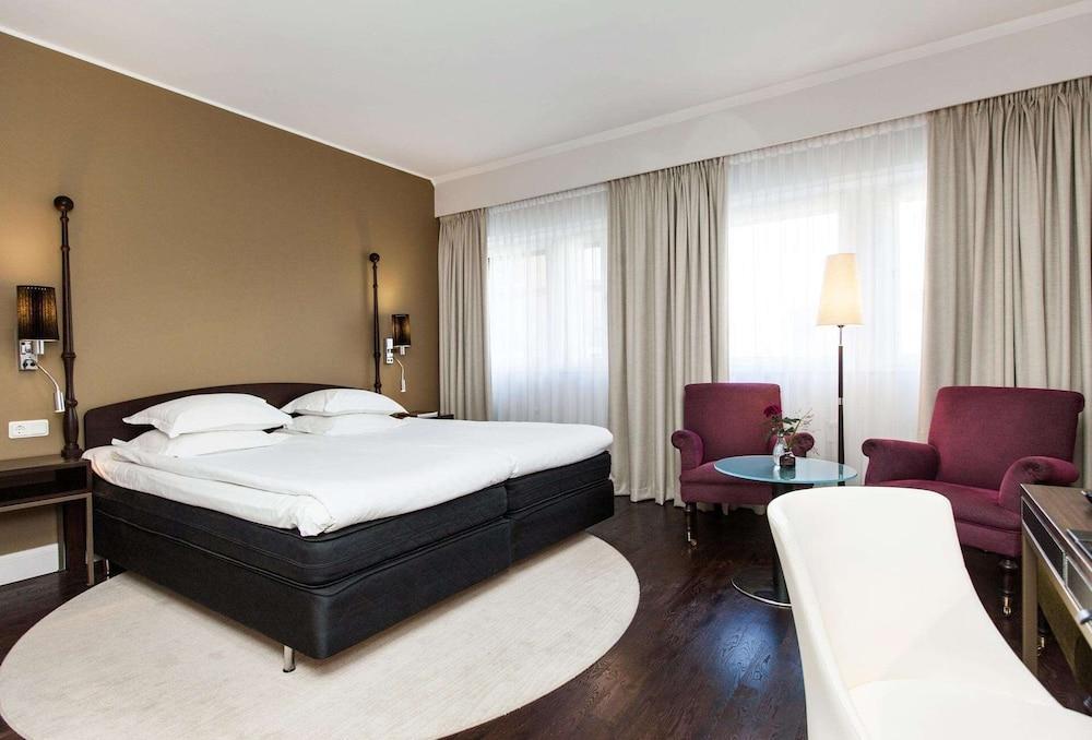 Elite Plaza Hotel 4*