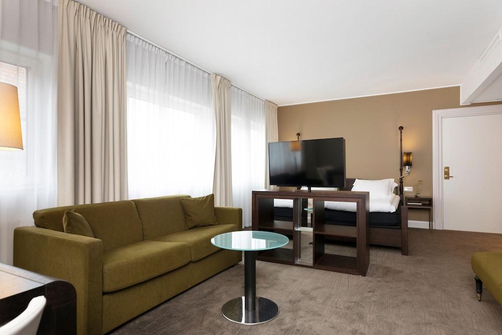 Elite Plaza 4*