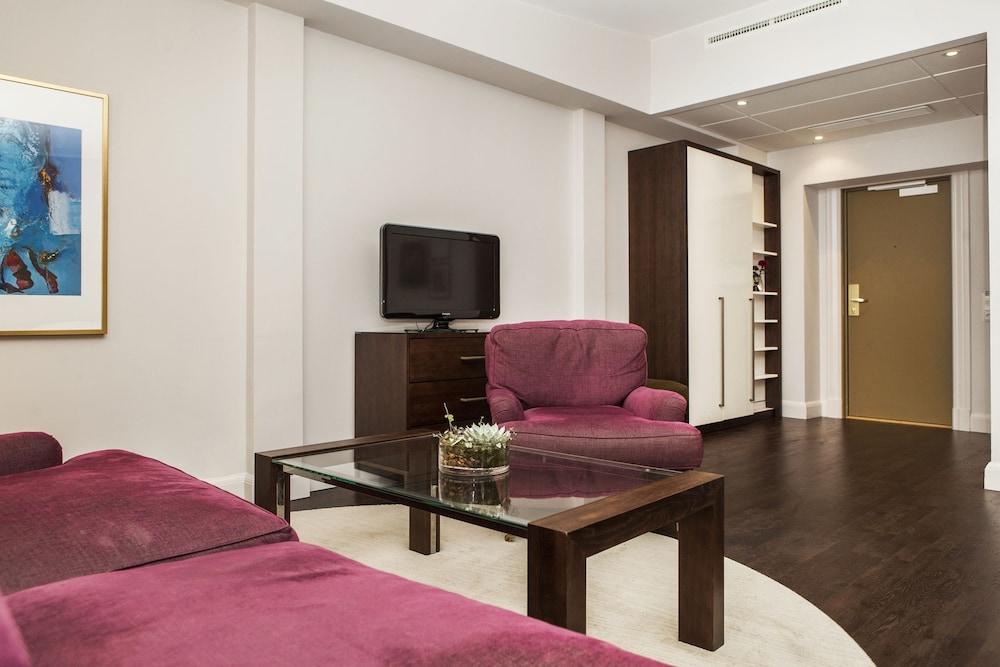 Elite Plaza Hotel